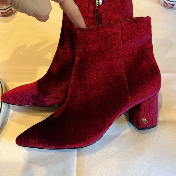 NWOT KURT GEIGER burlington burgundy velvet embossed booties size 37 euro/6.5 - Picture 10 of 13